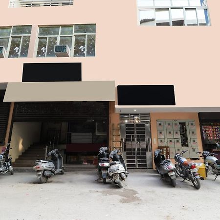 Oyo旗舰75893大君黄金酒店 新德里 外观 照片